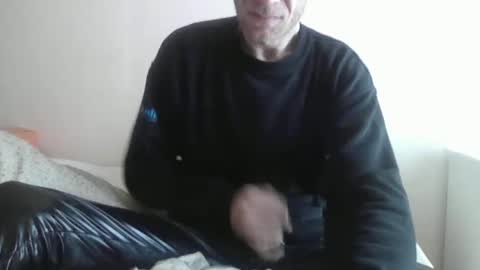 Snapshot of pumpindk chatting on 03/03/25, 10:06 Pumpin online show from 03/03/25, 10:06