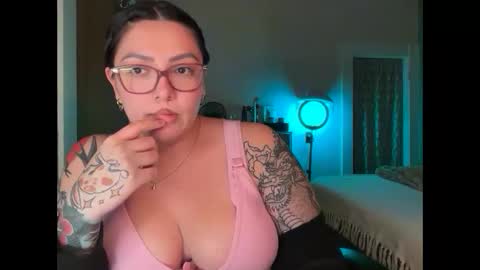 Snapshot of pumpkin_bunny chatting on 10/10/25, 03:38 Pumpkin bunny online show from 10/10/25, 03:38