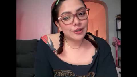 Snapshot of pumpkin_bunny chatting on 12/21/25, 11:34 Pumpkin bunny online show from 12/21/25, 11:34