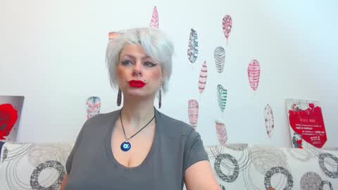 Snapshot of pure_seduce_wow chatting on 02/12/26, 04:07 Goldie online show from 02/12/26, 04:07