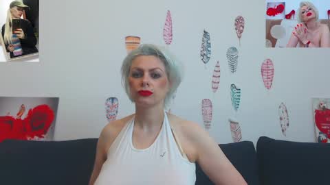 Snapshot of pure_seduce_wow chatting on 04/24/26, 01:30 Goldie online show from 04/24/26, 01:30