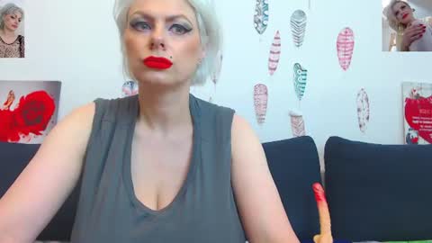 Snapshot of pure_seduce_wow chatting on 07/06/26, 12:40 Goldie online show from 07/06/26, 12:40