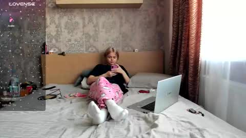 Katty online show from 10/03/25, 12:35