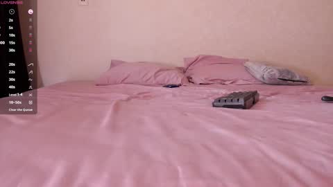 puredesire_ online show from 10/10/25, 12:04