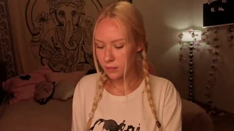 Megan online show from 08/04/26, 01:36