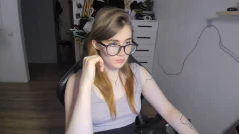 I am Mila online show from 09/23/25, 10:07