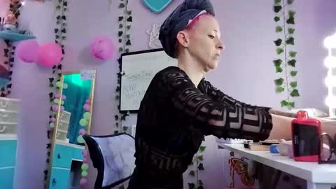 Purple2StayThnxxx online show from 10/29/25, 03:25