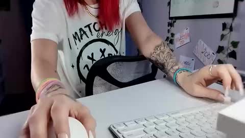 Purple2StayThnxxx online show from 11/13/25, 11:03