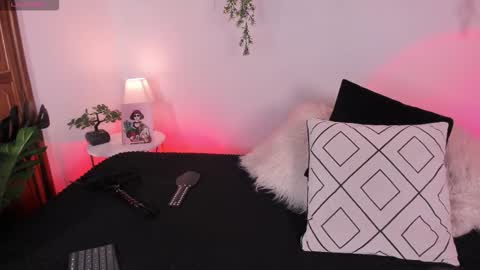 Chloe online show from 11/13/25, 01:10