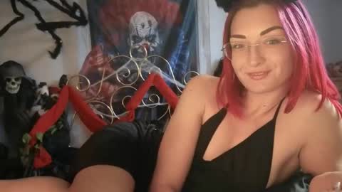 Snapshot of purplerainn69 chatting on 10/31/25, 09:43 PurpleRainn69 Dina online show from 10/31/25, 09:43