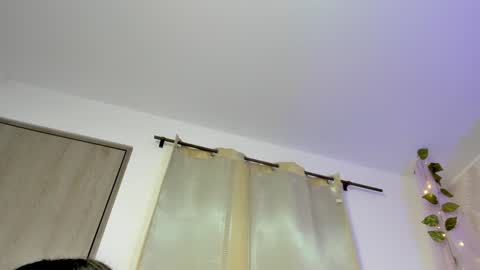 Snapshot of purplestar_ chatting on 01/20/25, 06:31 Sara online show from 01/20/25, 06:31