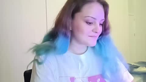 Snapshot of purpurfoxy chatting on 11/21/25, 04:49 Elias online show from 11/21/25, 04:49