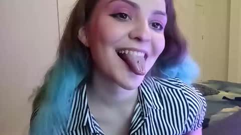 Snapshot of purpurfoxy chatting on 11/22/25, 07:02 Elias online show from 11/22/25, 07:02