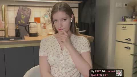 Snapshot of purrpure chatting on 11/13/25, 07:13 Aileen online show from 11/13/25, 07:13