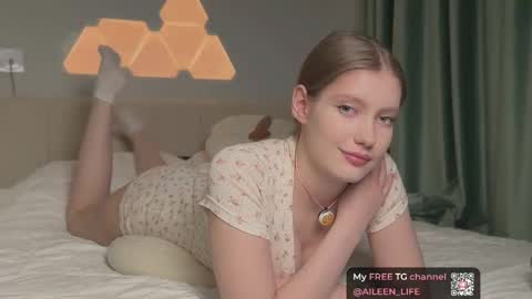 Snapshot of purrpure chatting on 11/19/25, 07:14 Aileen online show from 11/19/25, 07:14