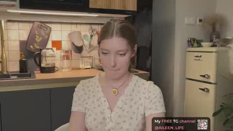 Snapshot of purrpure chatting on 11/28/25, 07:27 Aileen online show from 11/28/25, 07:27