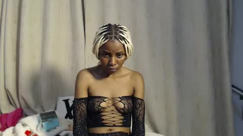 Snapshot of pussiey_tightte chatting on 11/13/25, 08:52 Sweetpie online show from 11/13/25, 08:52