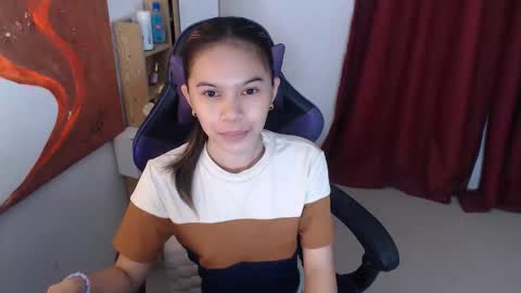 Snapshot of pussiswet_xx chatting on 06/05/26, 12:11 jessy online show from 06/05/26, 12:11