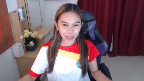Snapshot of pussiswet_xx chatting on 06/06/26, 12:49 jessy online show from 06/06/26, 12:49