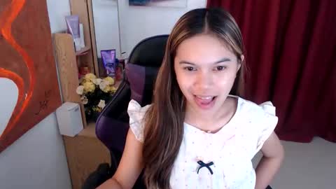 Snapshot of pussiswet_xx chatting on 06/08/26, 12:49 jessy online show from 06/08/26, 12:49