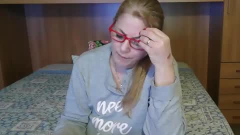 Snapshot of pussy_boom4u chatting on 02/06/25, 11:37 Mary online show from 02/06/25, 11:37