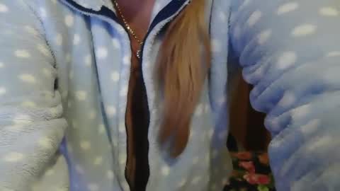 Snapshot of pussy_boom4u chatting on 03/01/25, 01:00 Mary online show from 03/01/25, 01:00