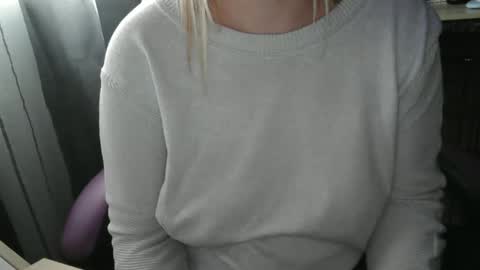 Lara online show from 02/17/25, 05:10