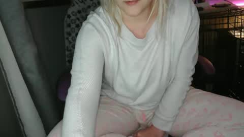 Lara online show from 02/25/25, 10:39