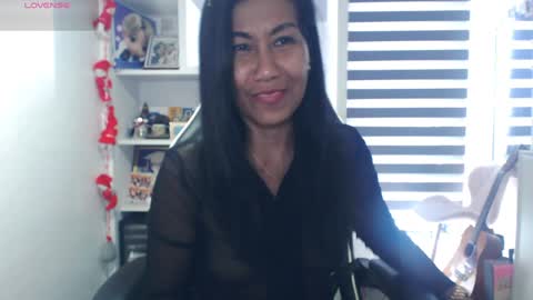 Snapshot of pussycash chatting on 12/18/24, 02:10 POCCA online show from 12/18/24, 02:10