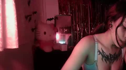 Katiux online show from 10/22/25, 02:34