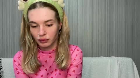 Lina online show from 11/03/25, 12:06