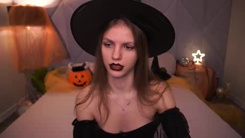 Ellie online show from 10/31/25, 07:09