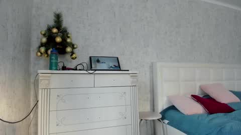 Love online show from 12/24/24, 06:44