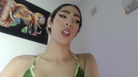 Snapshot of putinna chatting on 12/22/25, 08:11 Pau Manchita online show from 12/22/25, 08:11