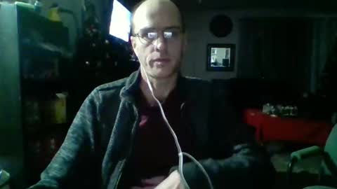 Snapshot of q2phq2ph chatting on 11/17/25, 03:34 q2phq2ph online show from 11/17/25, 03:34