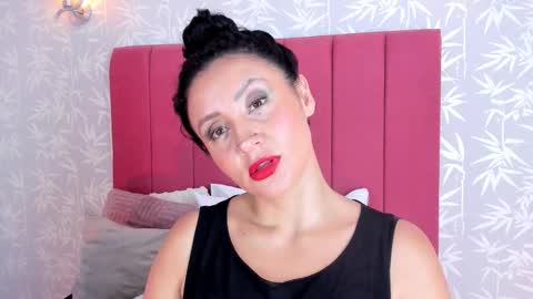 qadeshh  online show from 10/19/25, 06:03