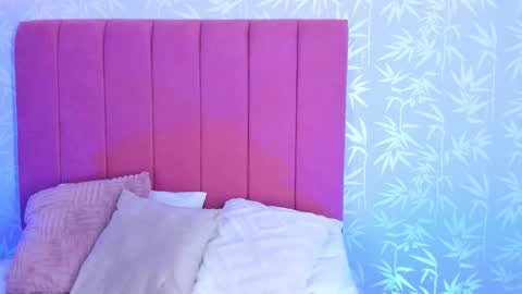 qadeshh  online show from 10/29/25, 06:04