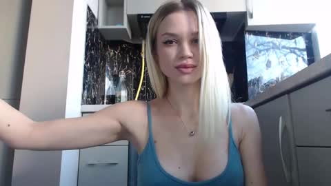 Milana online show from 01/11/25, 10:40
