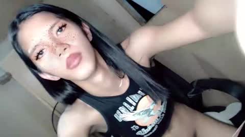 Snapshot of qn_jeshelle chatting on 11/17/25, 10:32 SimplePetite Astrid28 online show from 11/17/25, 10:32