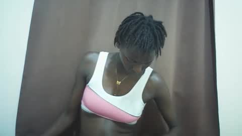 Snapshot of queen_0012 chatting on 05/15/26, 09:00 asher online show from 05/15/26, 09:00