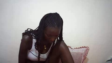 Snapshot of queen_0012 chatting on 06/11/26, 12:43 asher online show from 06/11/26, 12:43