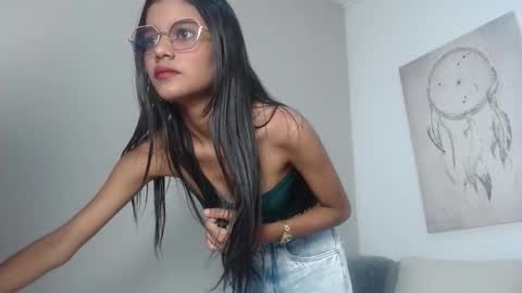 Snapshot of queen_adhara chatting on 03/16/26, 01:48 ANTONELLA online show from 03/16/26, 01:48
