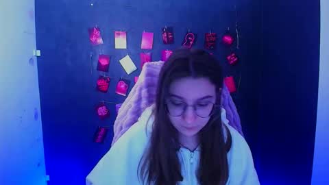 Snapshot of queen_amelie chatting on 02/26/26, 06:12 Amelie online show from 02/26/26, 06:12