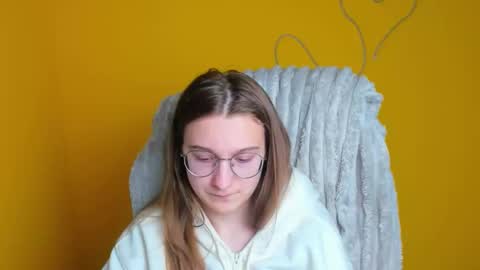 Snapshot of queen_amelie chatting on 03/03/26, 12:33 Amelie online show from 03/03/26, 12:33