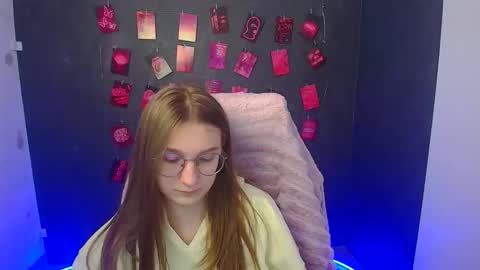 Snapshot of queen_amelie chatting on 03/05/26, 12:45 Amelie online show from 03/05/26, 12:45