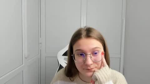 Snapshot of queen_amelie chatting on 03/21/26, 08:30 Amelie online show from 03/21/26, 08:30