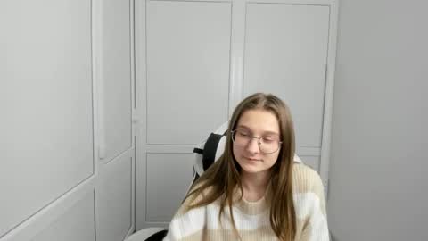 Snapshot of queen_amelie chatting on 03/27/26, 01:55 Amelie online show from 03/27/26, 01:55