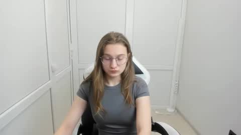 Snapshot of queen_amelie chatting on 03/28/26, 08:14 Amelie online show from 03/28/26, 08:14