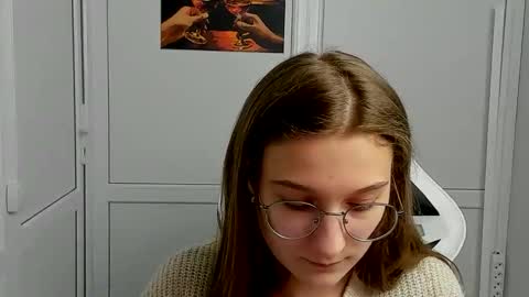 Snapshot of queen_amelie chatting on 04/03/26, 12:58 Amelie online show from 04/03/26, 12:58