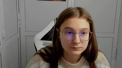 Snapshot of queen_amelie chatting on 04/05/26, 07:05 Amelie online show from 04/05/26, 07:05
